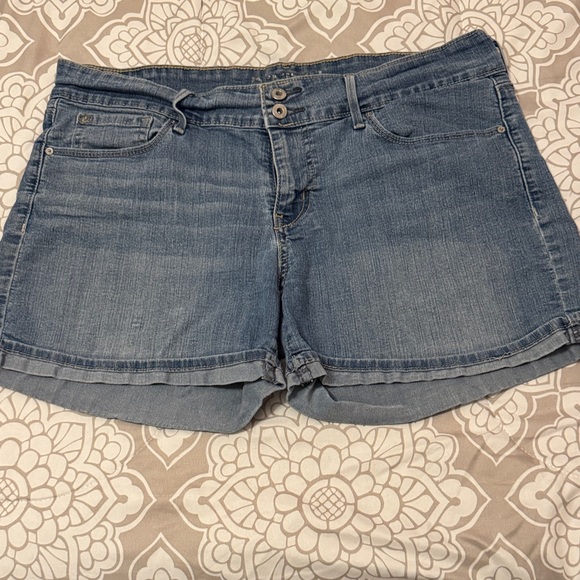 Levi's Pants - Denizen by Levi's Classic Blue Jean Shorts